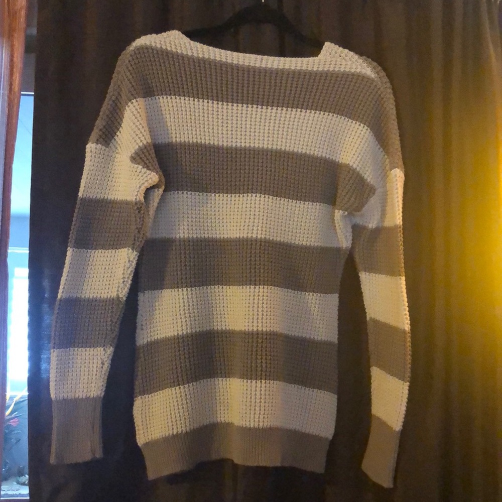 Sweater - Picture 4 of 4